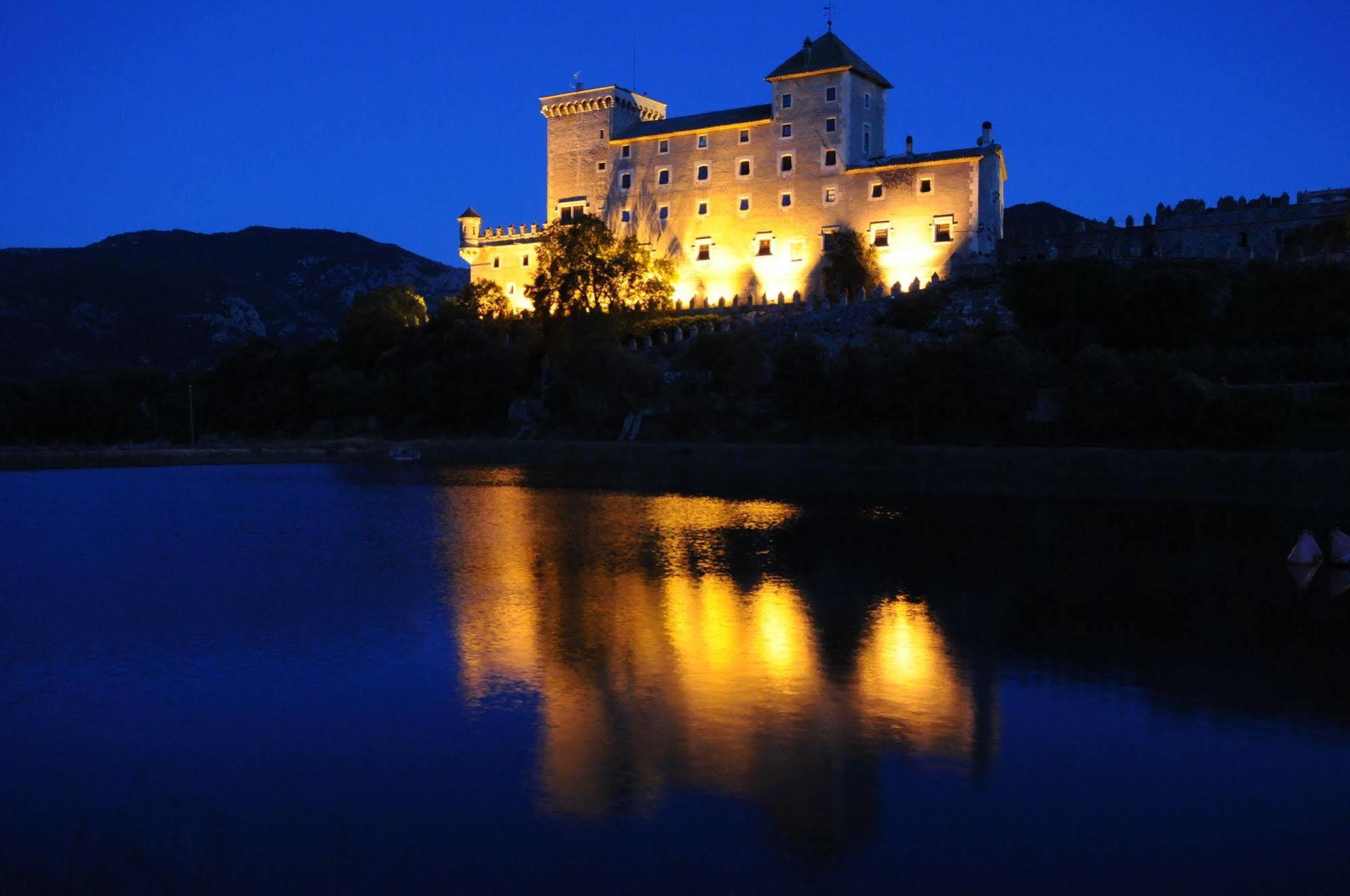 Castell De Riudabella Apartment Vimbodi I Poblet ภายนอก รูปภาพ